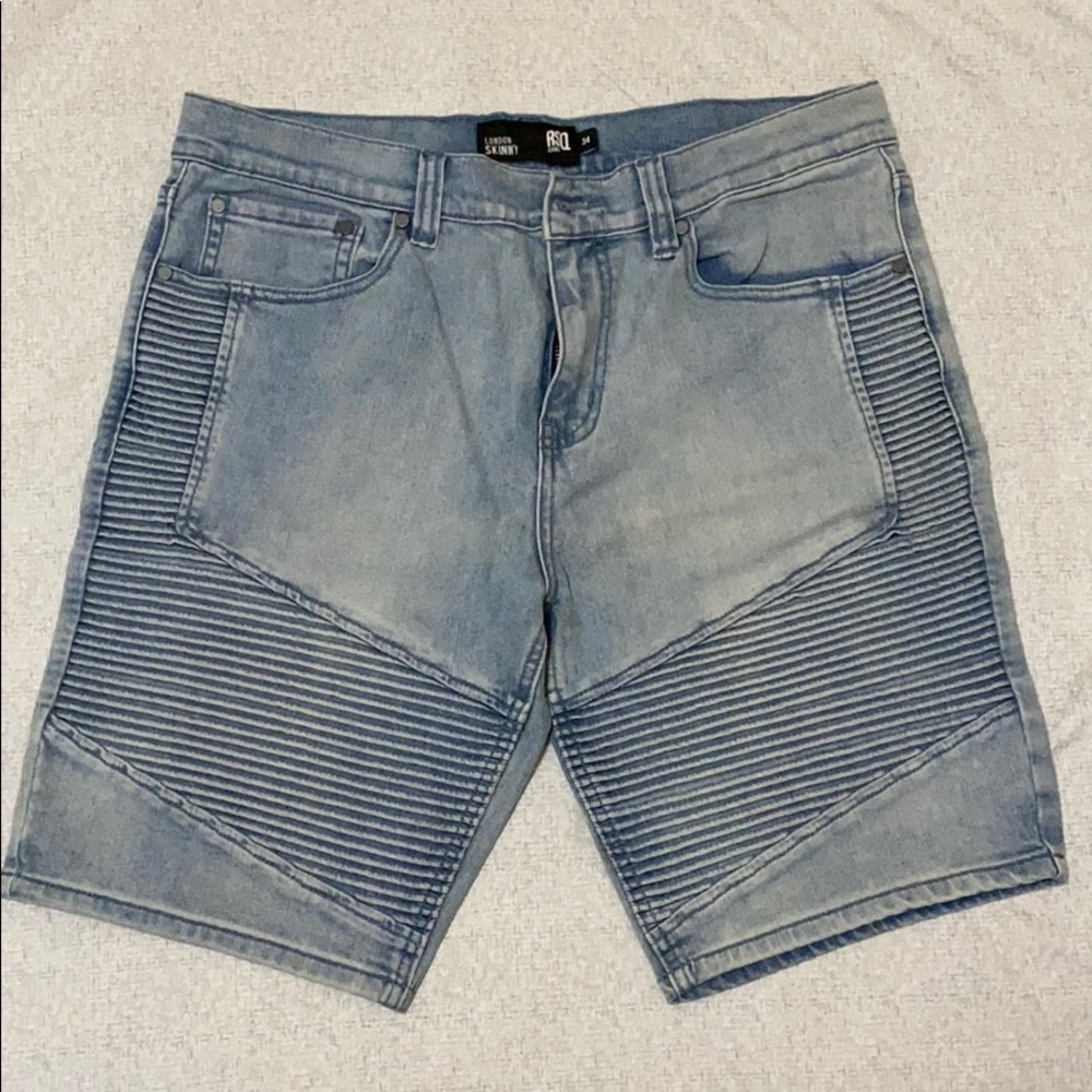 Was a gift! Fit too big.